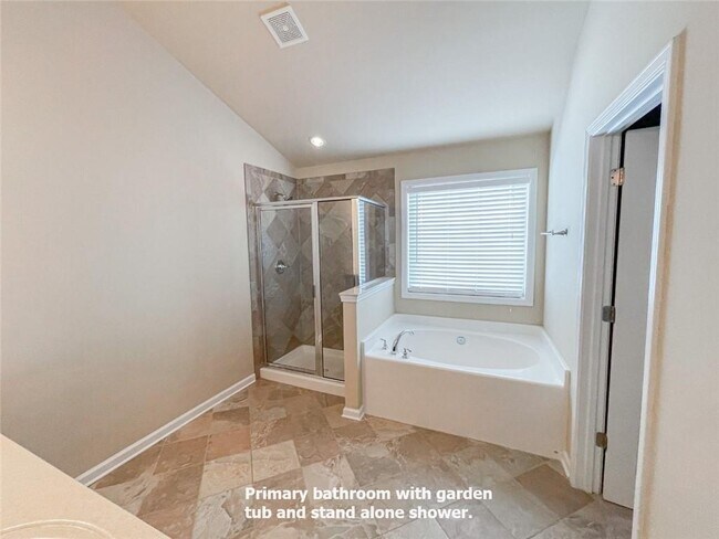 Building Photo - 328 Privet Cir