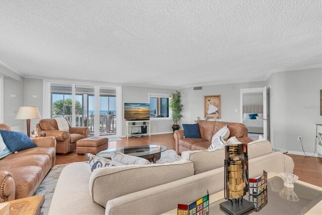 Building Photo - 6500 Sunset Way