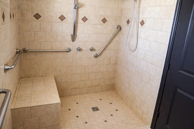 Building Photo - 5315 Bayway Dr