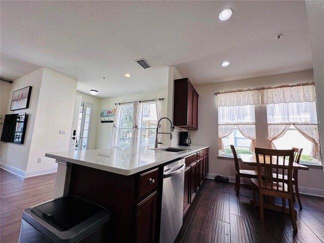 Building Photo - 10801 Spider Lily Dr