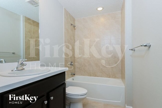 Building Photo - 1992 SW Sunglow St