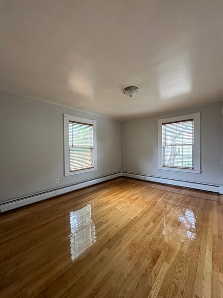 Generous primary bedroom with dedicated closet - 7 Buxton Ct