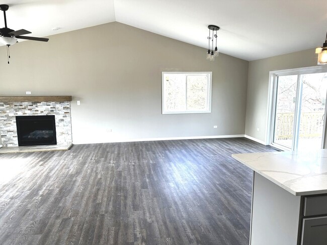 Building Photo - 317 Buena Terrace