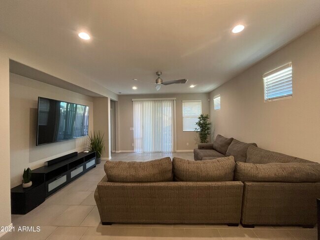 Building Photo - 5410 W Country Garden Ln