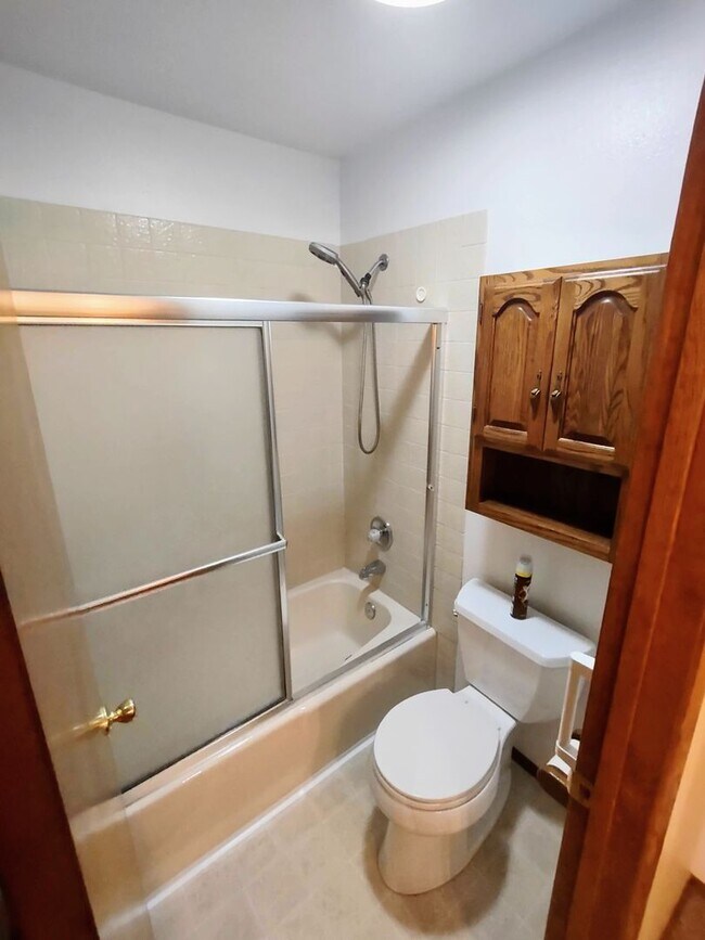 Building Photo - Spacious Downtown Townhome Available Now!