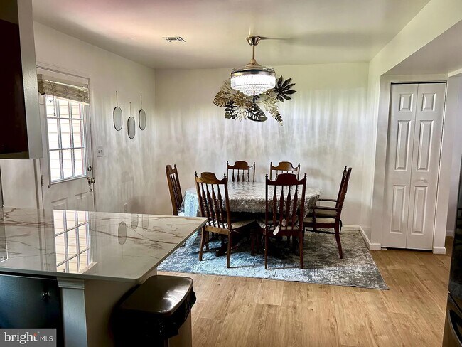 Building Photo - 358 Stonehedge Ln