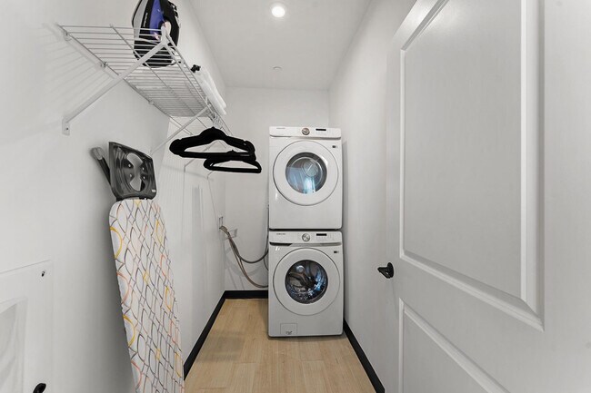 Building Photo - 600 Broadway-SI ID1240271P