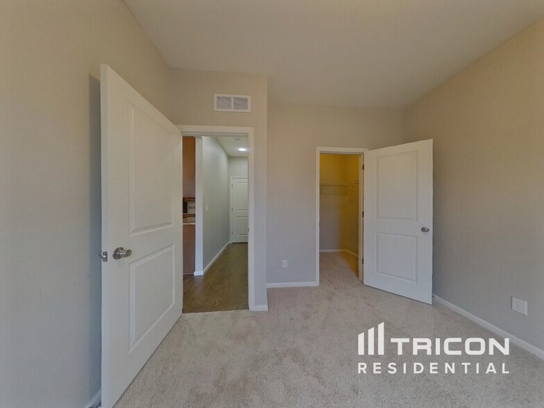 Building Photo - 6354 N Genoa Way