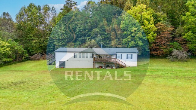 Building Photo - 4 bedroom 2 bath Double-Wide Trailer taste...