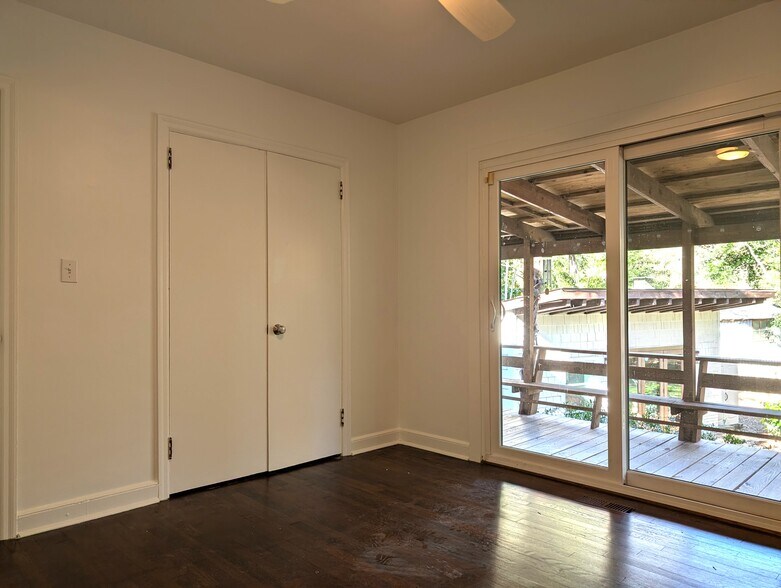 Bed #1 - 1096 Oakfield Dr SE