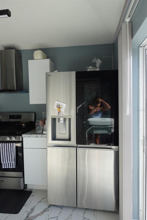 Building Photo - 6039 White Sails Dr