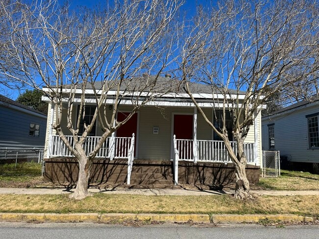 Building Photo - 105 Anthony St