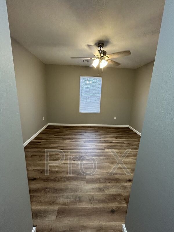 Building Photo - 518 E Monroe St