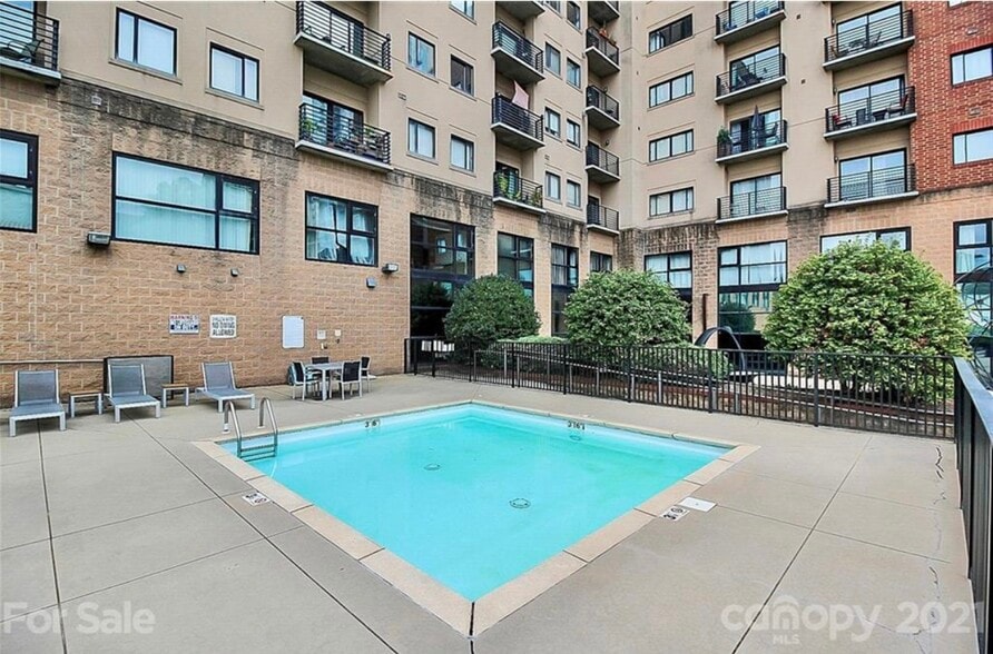 Building Photo - 715 N Church St