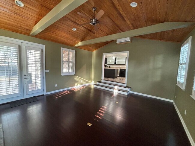 Building Photo - 5327 Chantilly Ln