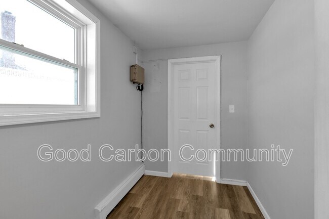 Building Photo - 1190 Orchard Park Rd