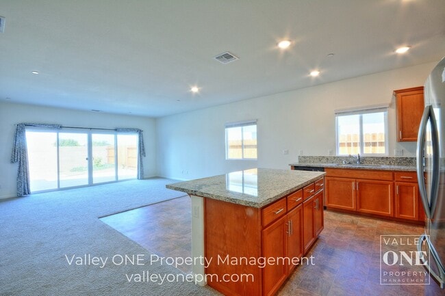 Building Photo - 933 Tipton Ln