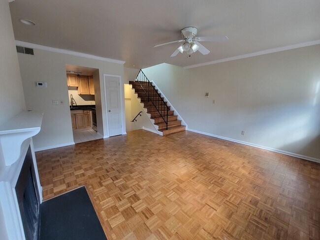 Building Photo - Spacious and Bright 2-level 1 BR in Adams Morgan