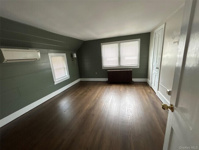 Building Photo - 5-5 Millerton Green Cir