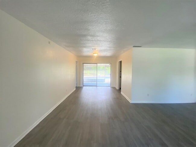 Building Photo - 3/2 Split Plan Pool Home in Indian Trails - Available 8/7