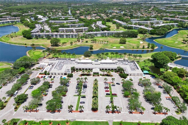 Building Photo - 3001 Portofino Isle