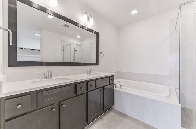 Building Photo - 10916 Keaton Landing Dr