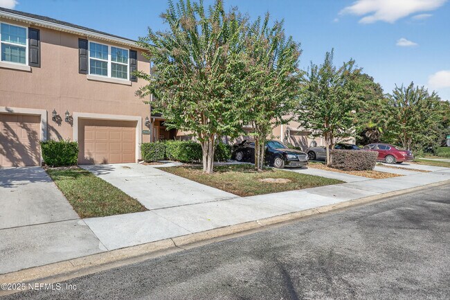 Building Photo - 3910 Buckthorne Dr