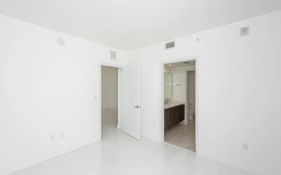 Building Photo - 488 NE 18th St