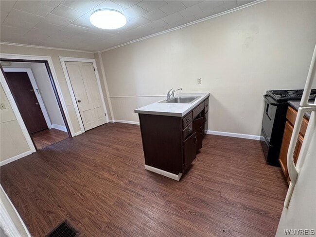 Building Photo - 10761 Main St