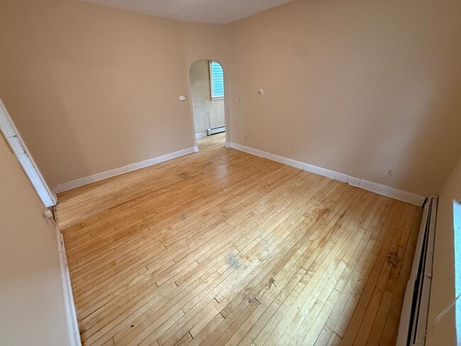 Building Photo - SHORT TERM WINTER RENTAL ONLY!!!!!