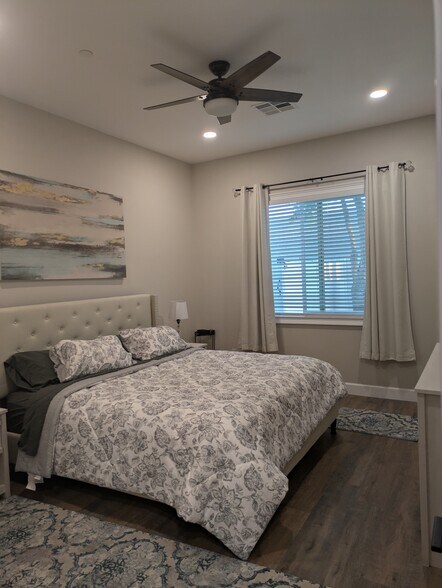 Attached apartment king bed bedhroom - 8879 E Friess Dr