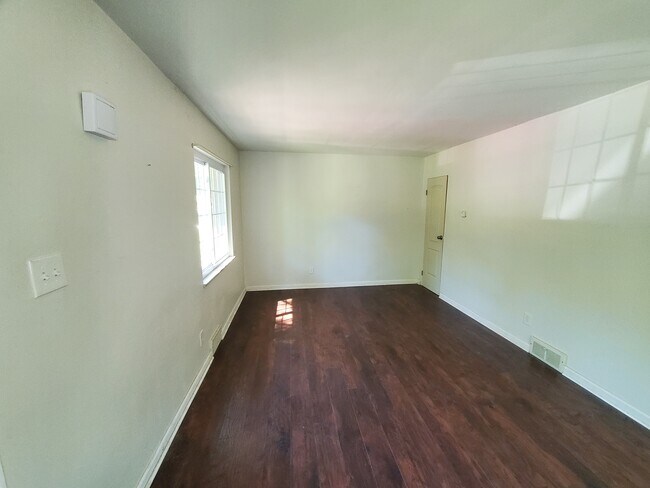 Building Photo - 834 Oranmore St