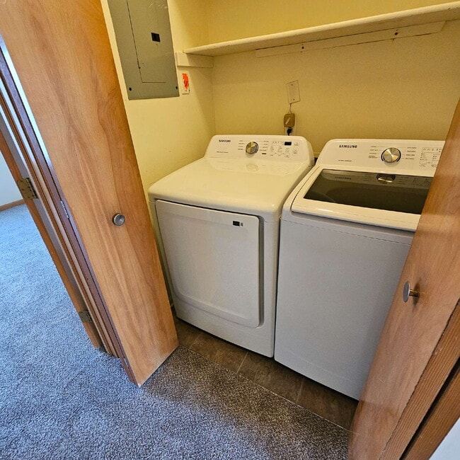 Building Photo - 2 Bedroom Upper Condo w/ Open Kitchen to Living Room Space. All Appliances Included along with Wa...