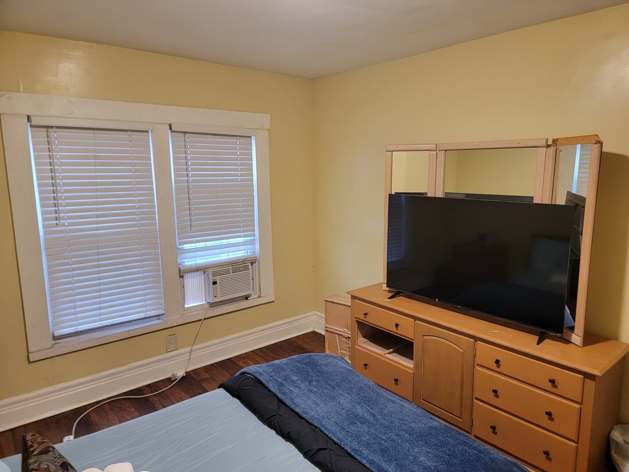 Building Photo - 8416 Brush St