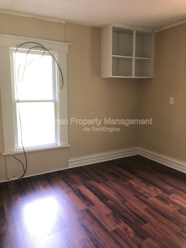 Building Photo - 701 Davis St