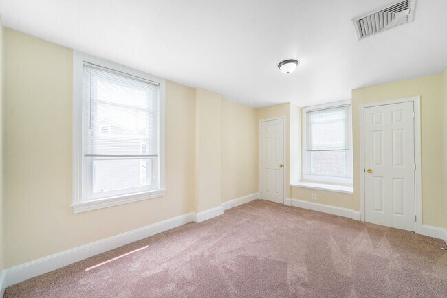 Building Photo - 661 Downingtown Pike