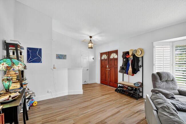 Building Photo - 2700 Yarmouth Dr