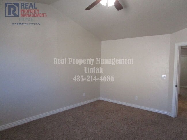 Building Photo - 3 bed 2.5 bath townhome in Fox Run
