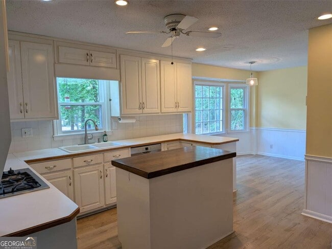 Building Photo - 3988 Valley Park Dr SW