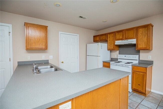 Building Photo - 903 W Peachtree Dr