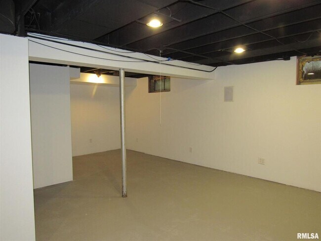 Building Photo - 1126 W Lombard St