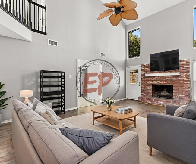 Building Photo - 4209 Green Oak Dr