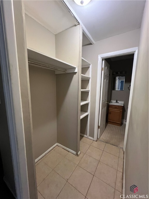 Building Photo - 129 Pineview Dr