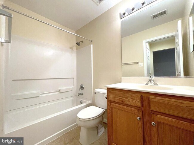Building Photo - 23435 Dahlia Cir