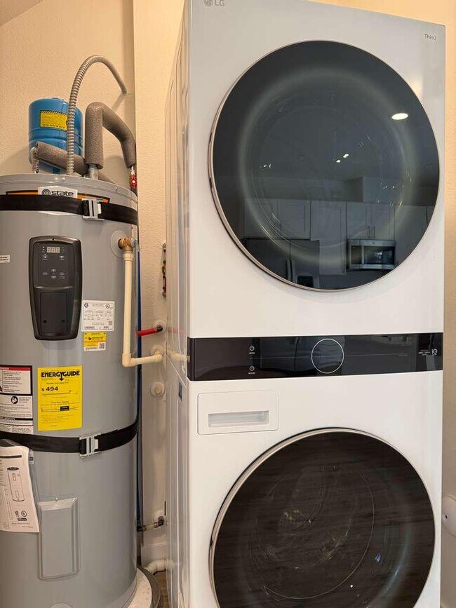 Building Photo - 3925 E 32nd Ave