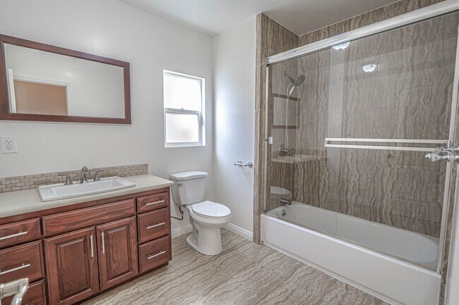 Building Photo - COMING SOON! Spacious Single-Story 3-Bedro...