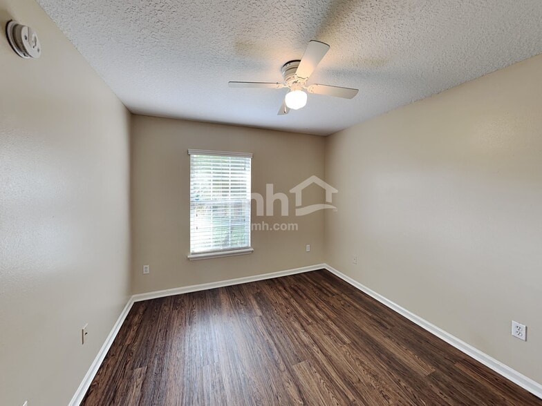 Building Photo - 612 Birchbark Trl