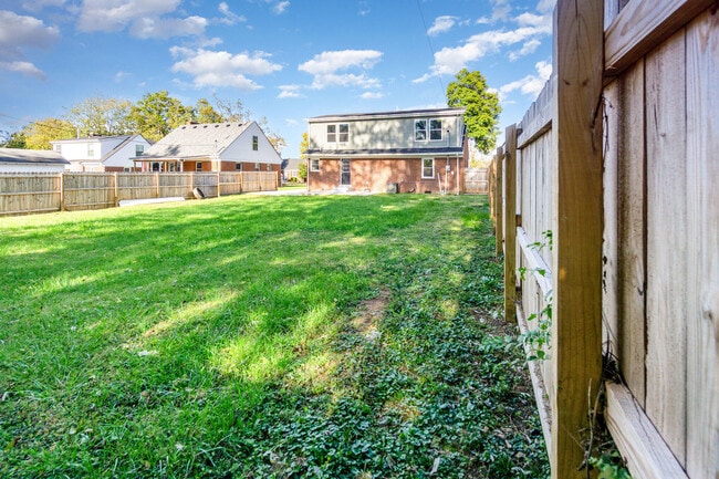 Building Photo - 358 Sheridan Dr