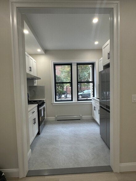 Building Photo - 4048 Hampton St