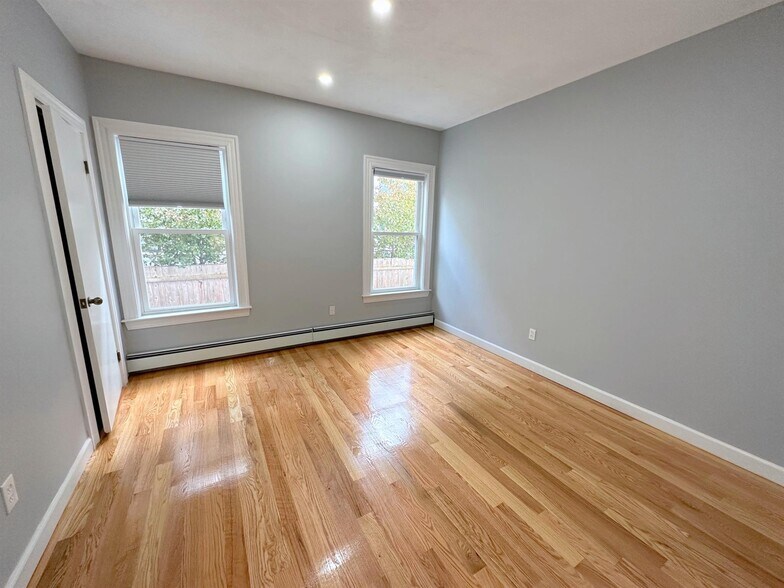 Building Photo - 295 Windsor St